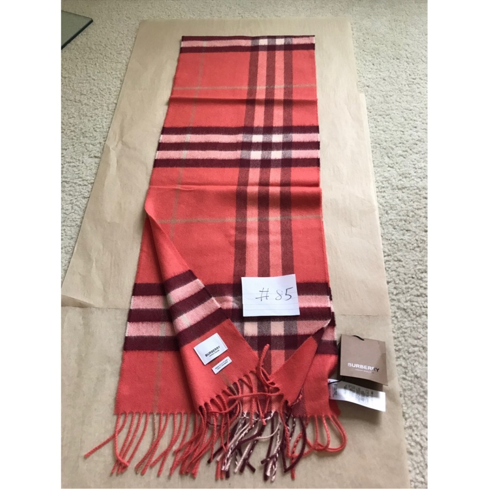 Nwt Burberry cashmere scarf - Picture 4 of 12